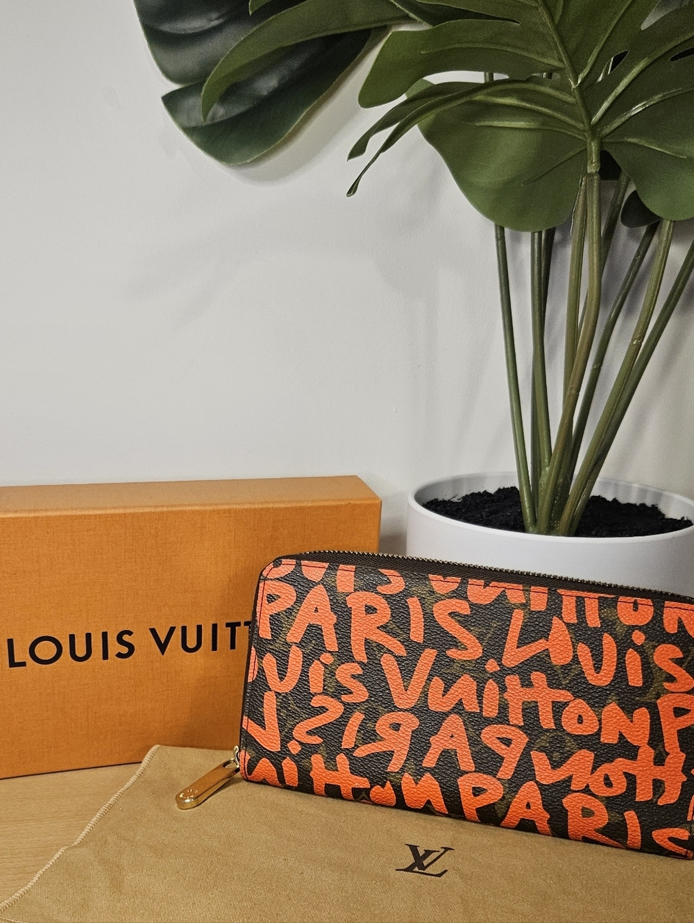 🚨SALE🚨 Louis Vuitton Limited Edition Grafitti Monogram Zippy Wallet ✨️ - Picture 11 of 13